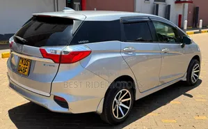 Honda Fit Shuttle 2017 Silver