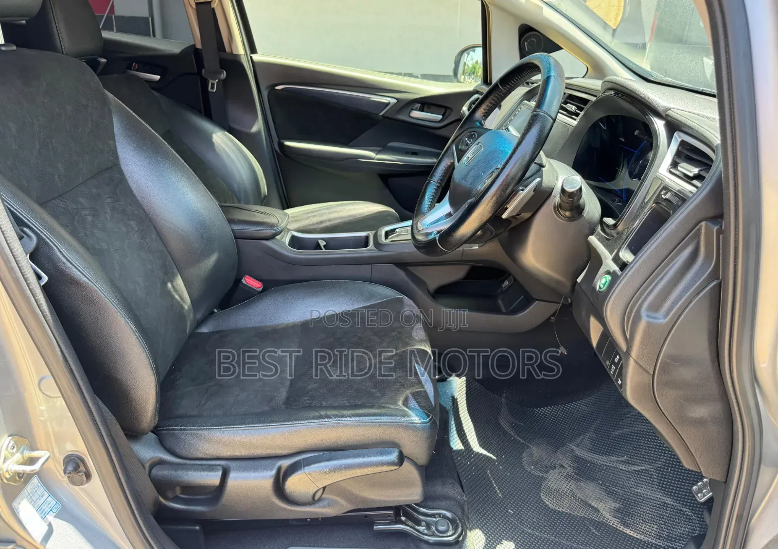 Honda Fit Shuttle 2017 Silver
