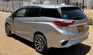 Honda Fit Shuttle 2017 Silver