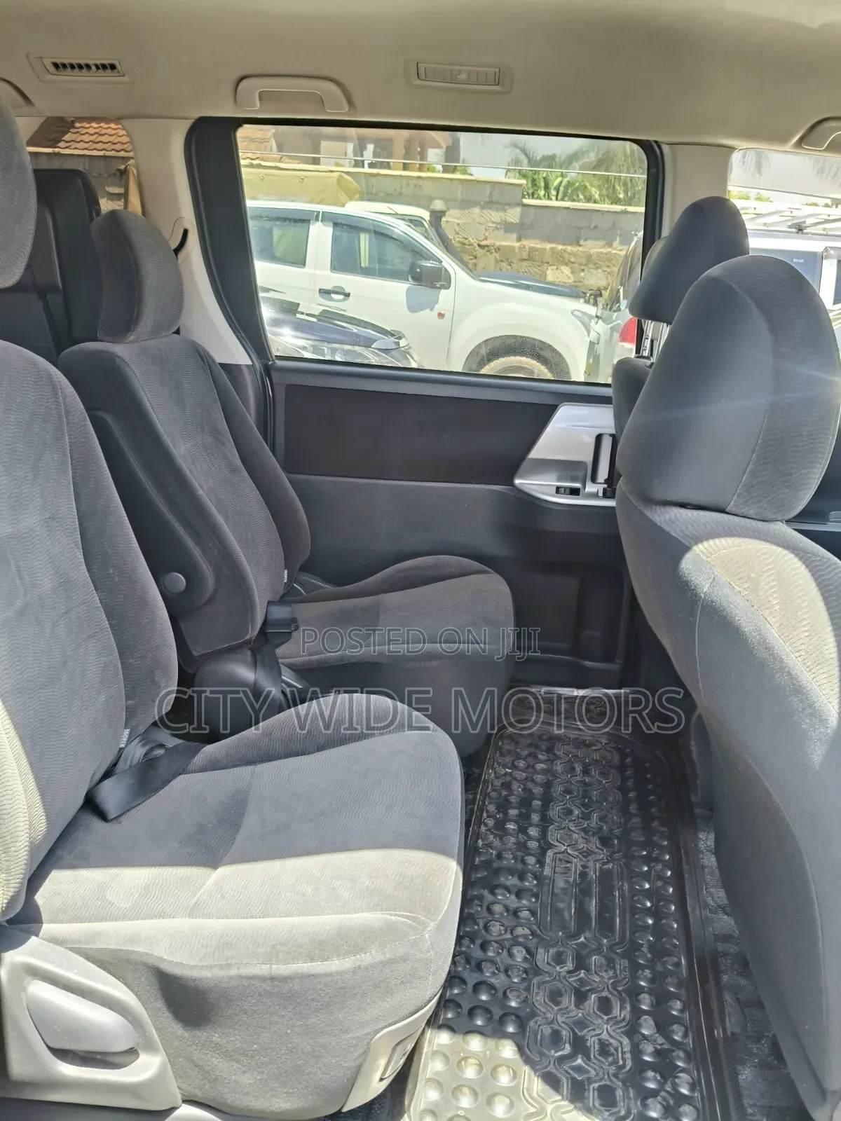 Toyota Noah 2012 Gray