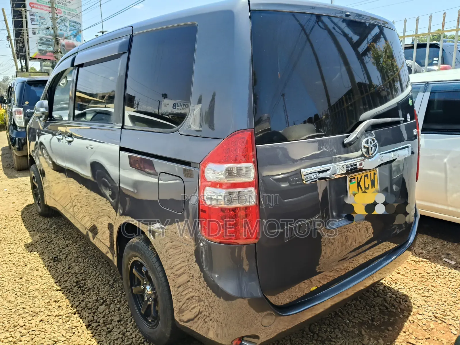 Toyota Noah 2012 Gray
