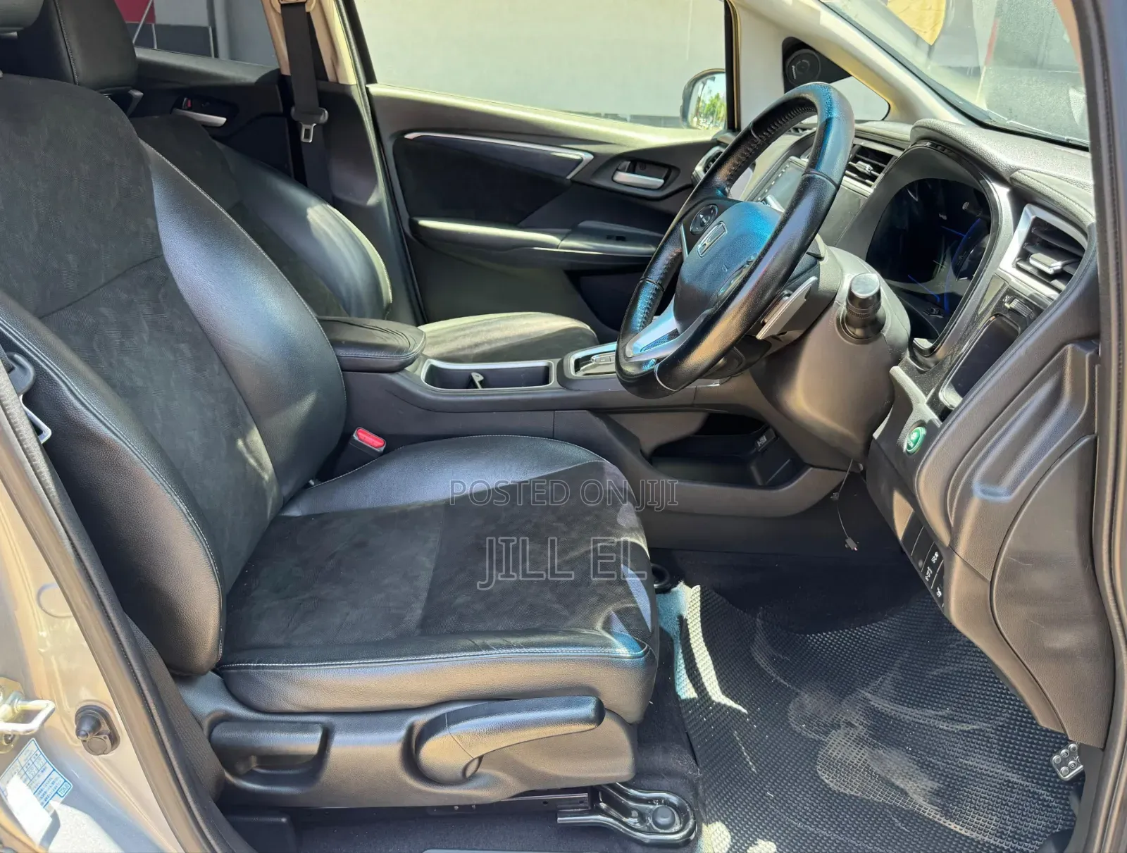 Honda Fit Shuttle 2017 Silver