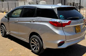 Honda Fit Shuttle 2017 Silver