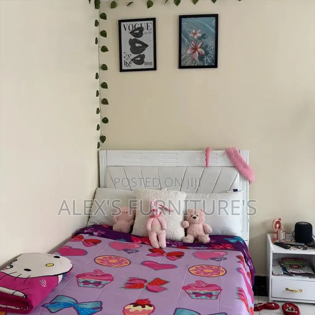 Chester Modern Bed