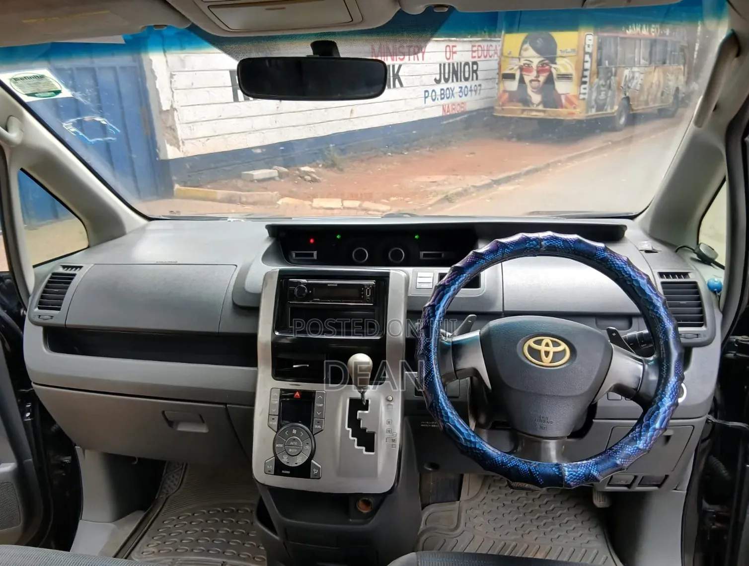 Toyota Noah 2015 Silver