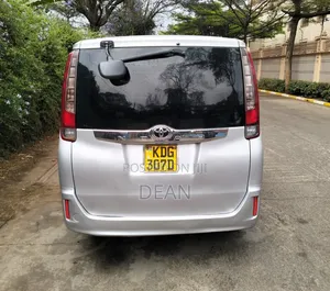 Toyota Noah 2015 Silver