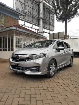Honda Fit Shuttle 2019 Silver