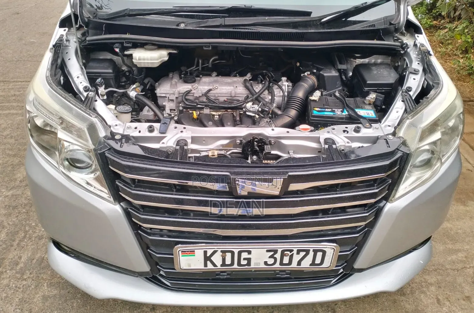 Toyota Noah 2015 Silver