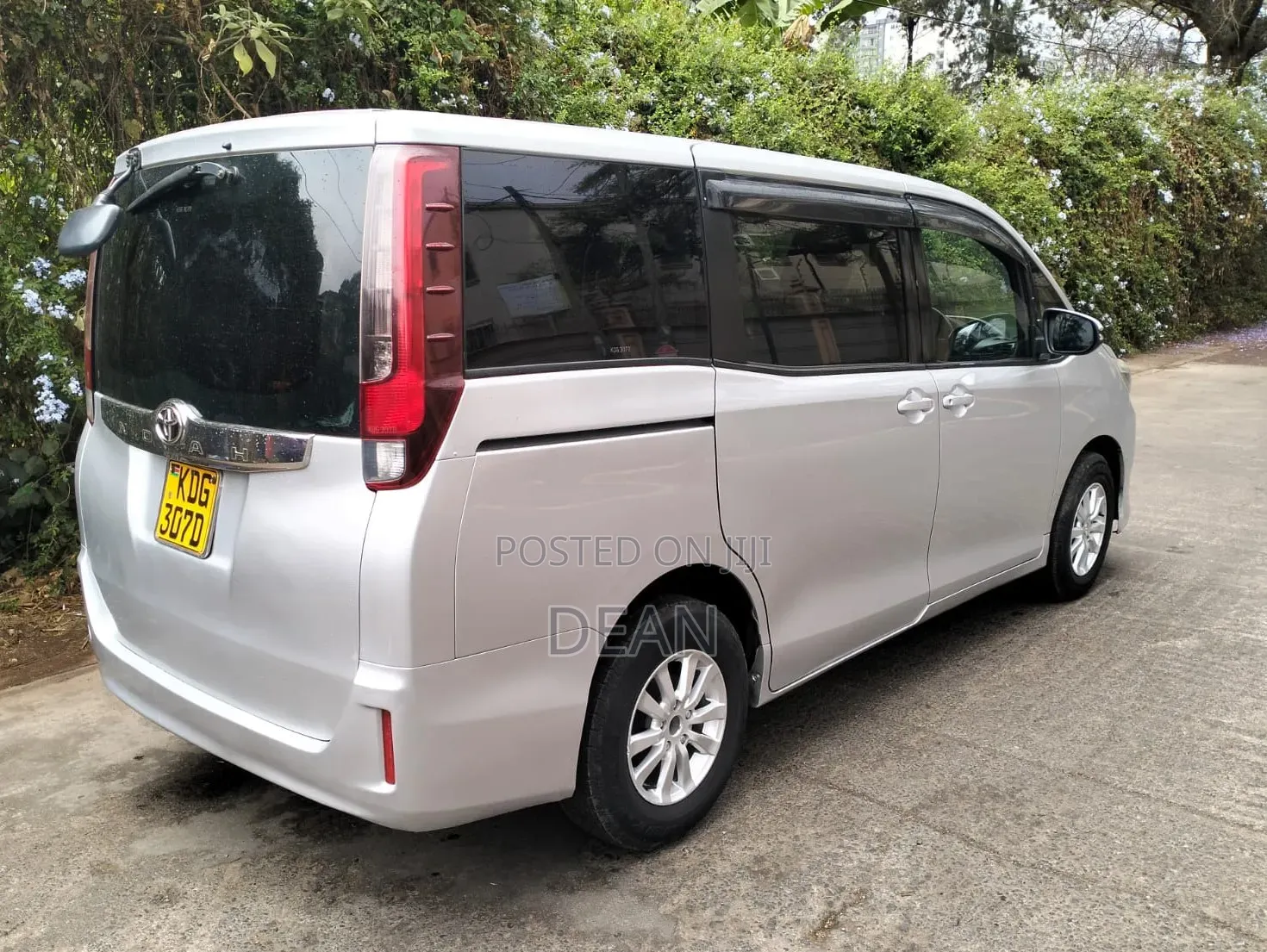 Toyota Noah 2015 Silver