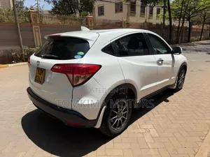Honda Vezel 2016 White