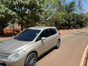 Nissan Tiida 2009 Gold