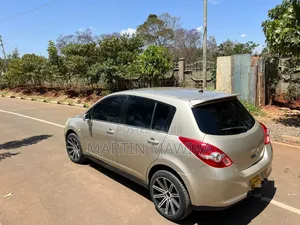 Nissan Tiida 2009 Gold