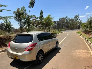 Nissan Tiida 2009 Gold