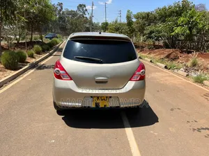 Nissan Tiida 2009 Gold