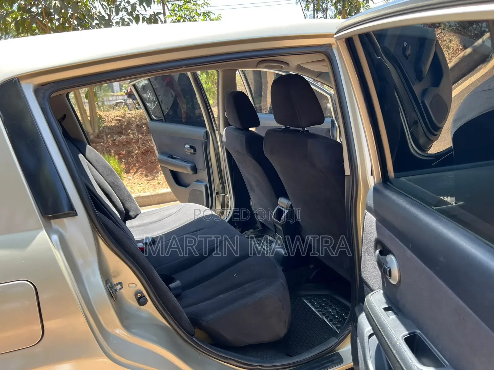 Nissan Tiida 2009 Gold