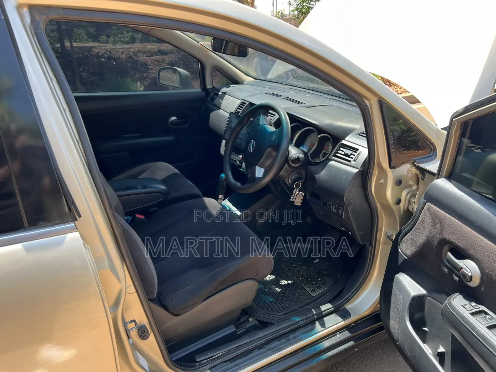 Nissan Tiida 2009 Gold