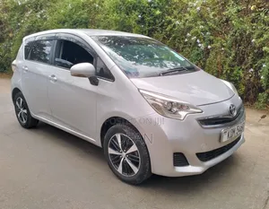Toyota Ractis 2016 Silver