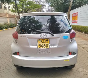 Toyota Ractis 2016 Silver