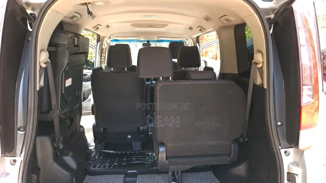 Toyota Noah 2015 Silver