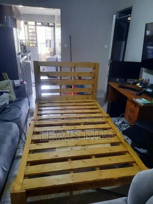 Pallet Bed With Detachable Headboard 4 by 6