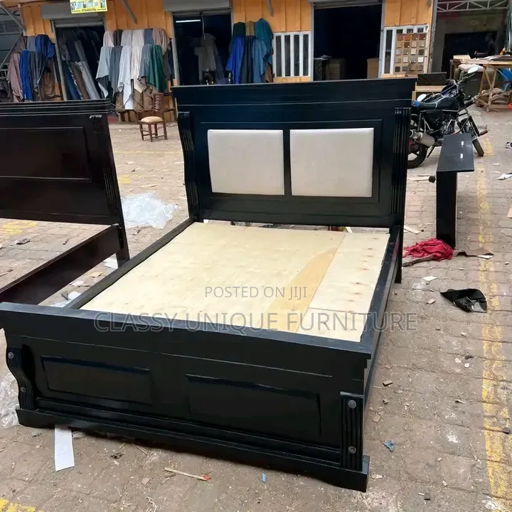 Black-Creqm Padding 4x6 Bed