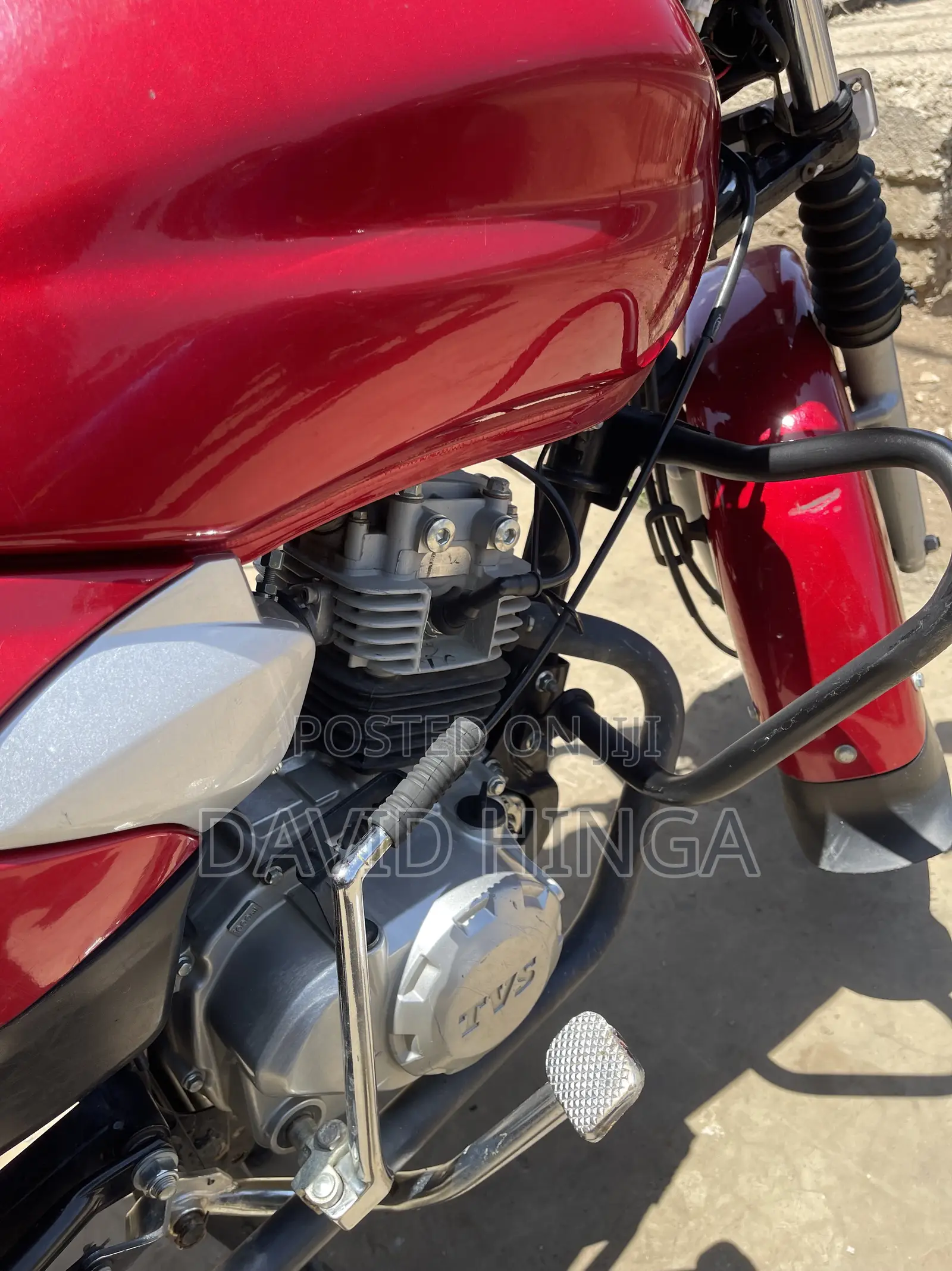 TVS HLX 125 2025 Red