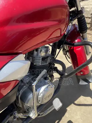 TVS HLX 125 2025 Red