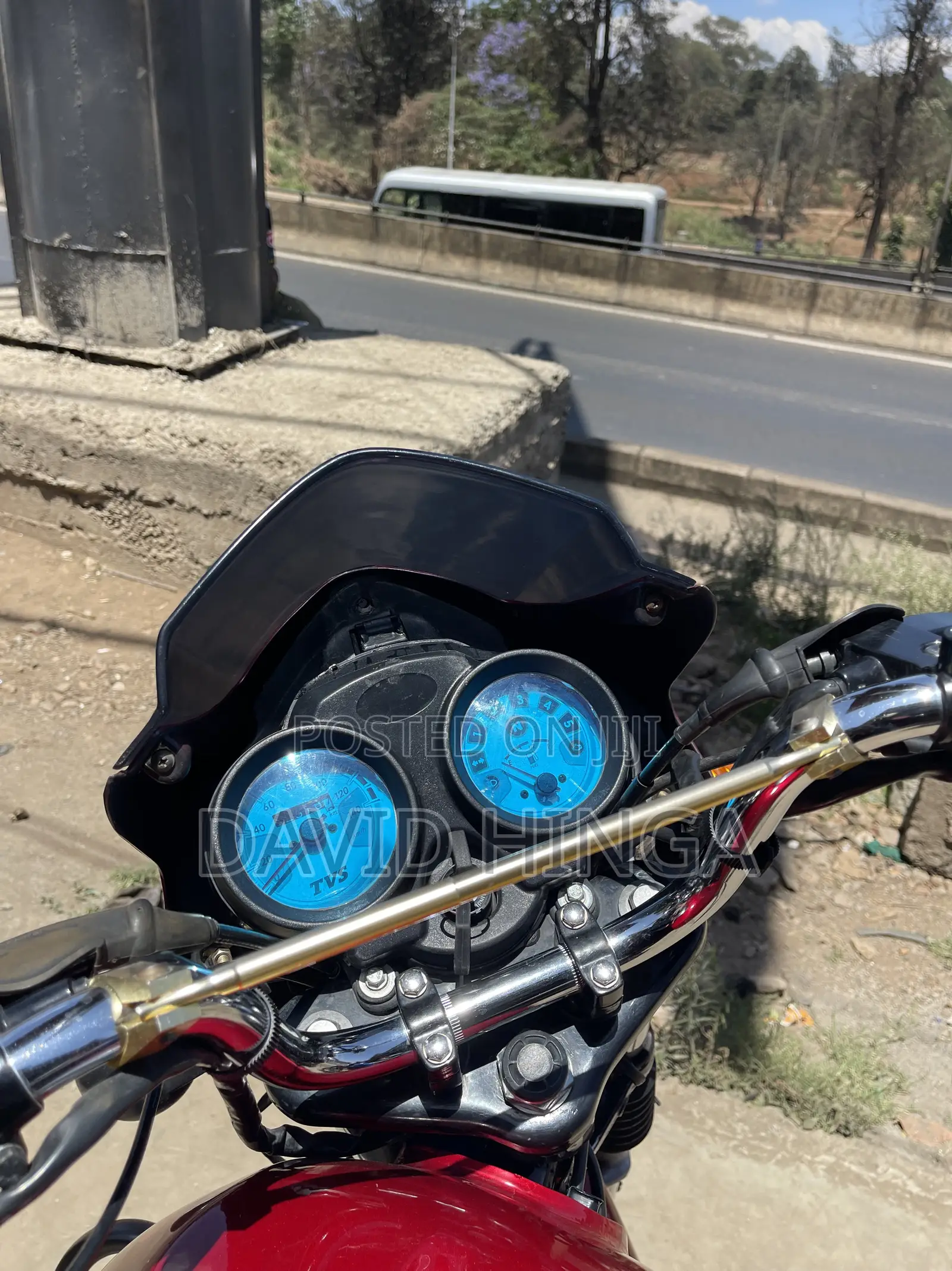TVS HLX 125 2025 Red