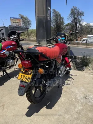 TVS HLX 125 2025 Red