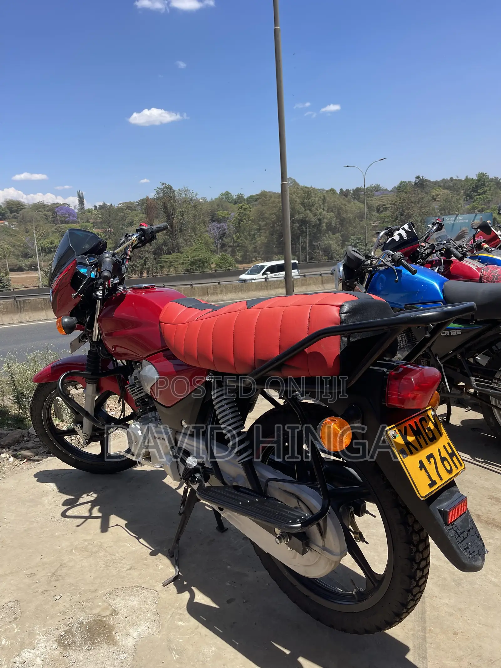 TVS HLX 125 2025 Red