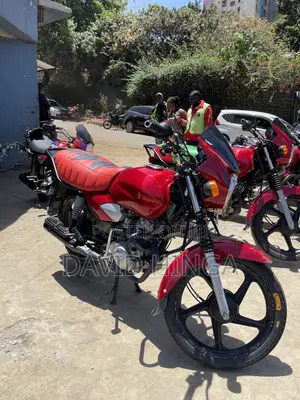 TVS HLX 125 2025 Red