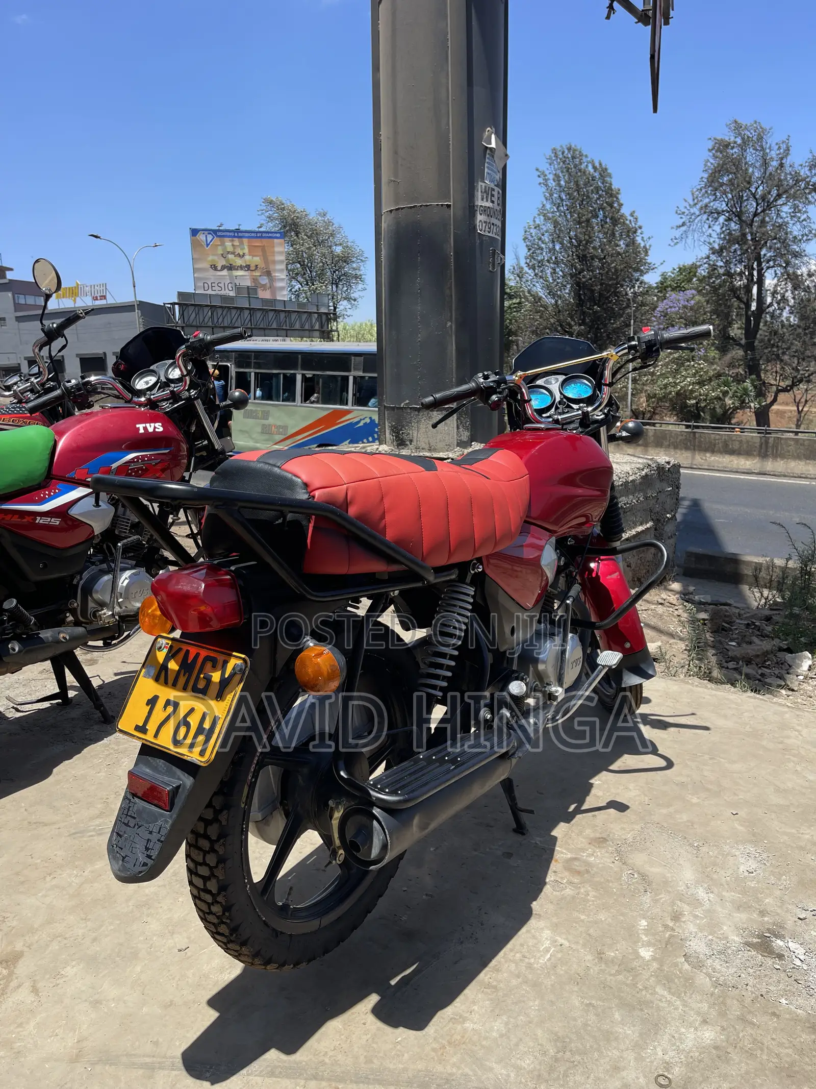 TVS HLX 125 2025 Red