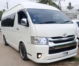 Toyota HiAce 2019 White
