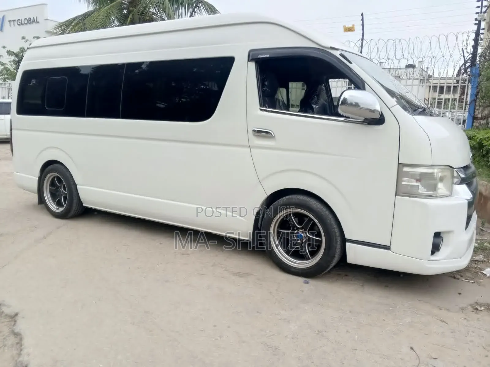 Toyota HiAce 2019 White
