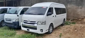 Toyota HiAce 2019 White