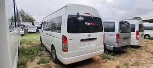 Toyota HiAce 2019 White