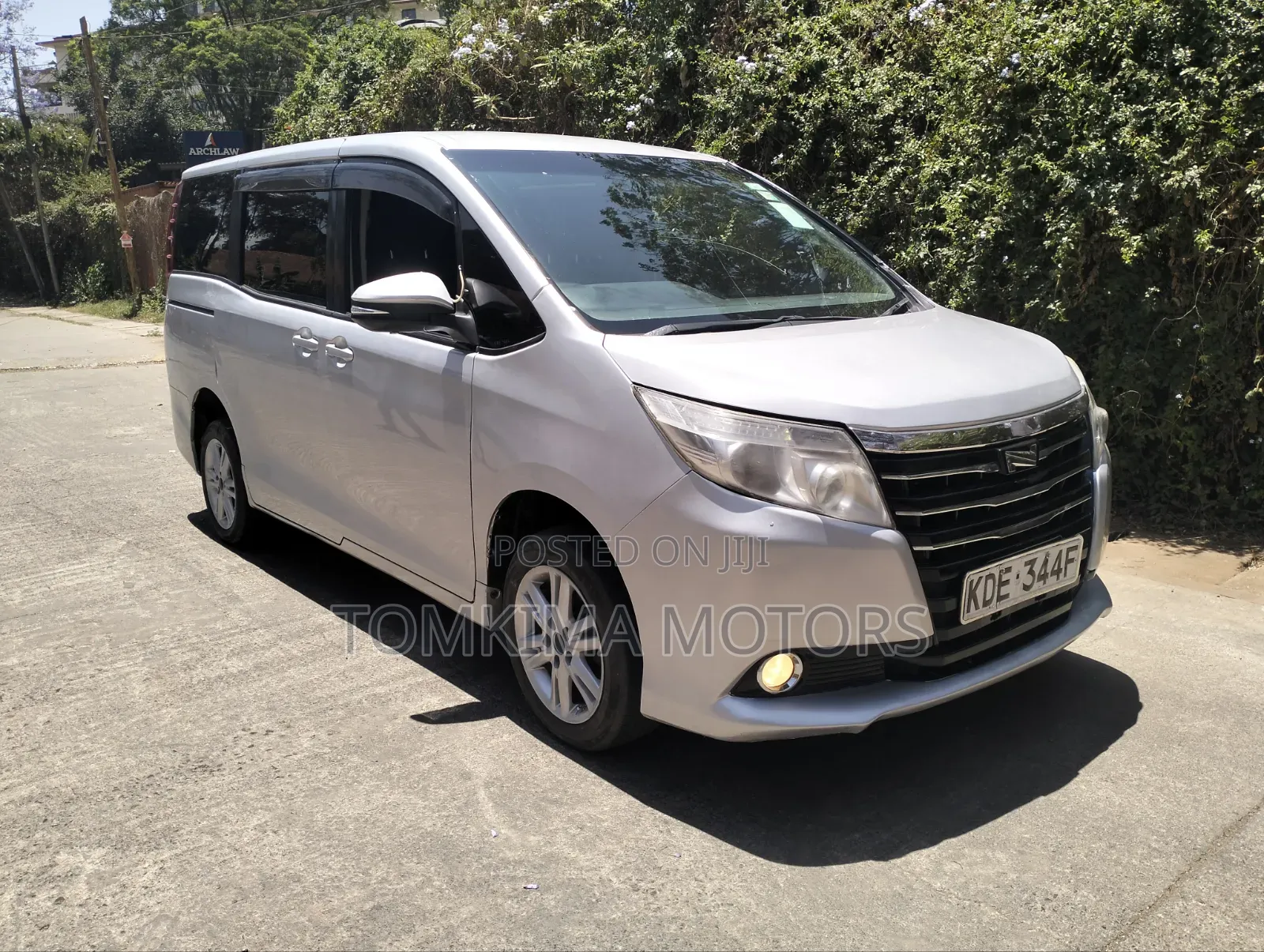 Toyota Noah 2015 Silver