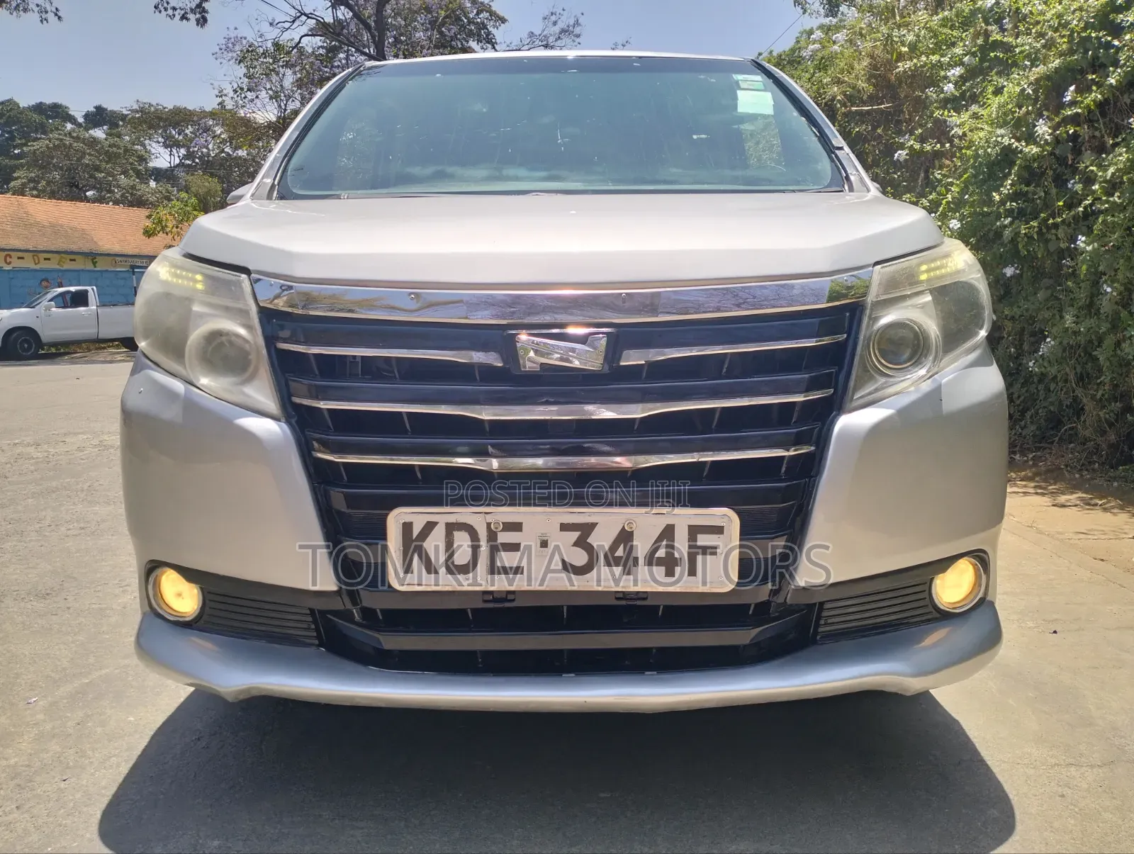 Toyota Noah 2015 Silver