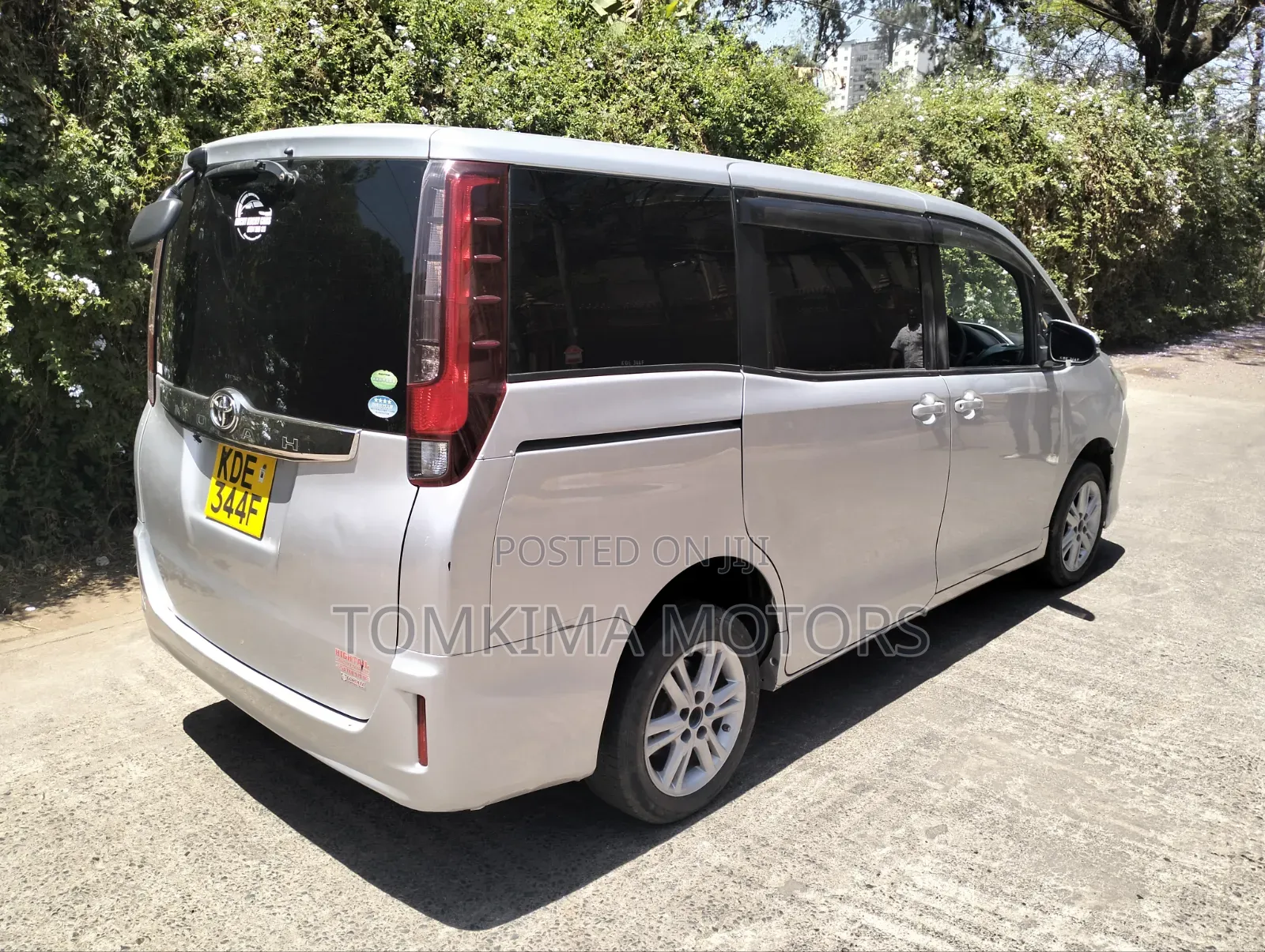Toyota Noah 2015 Silver