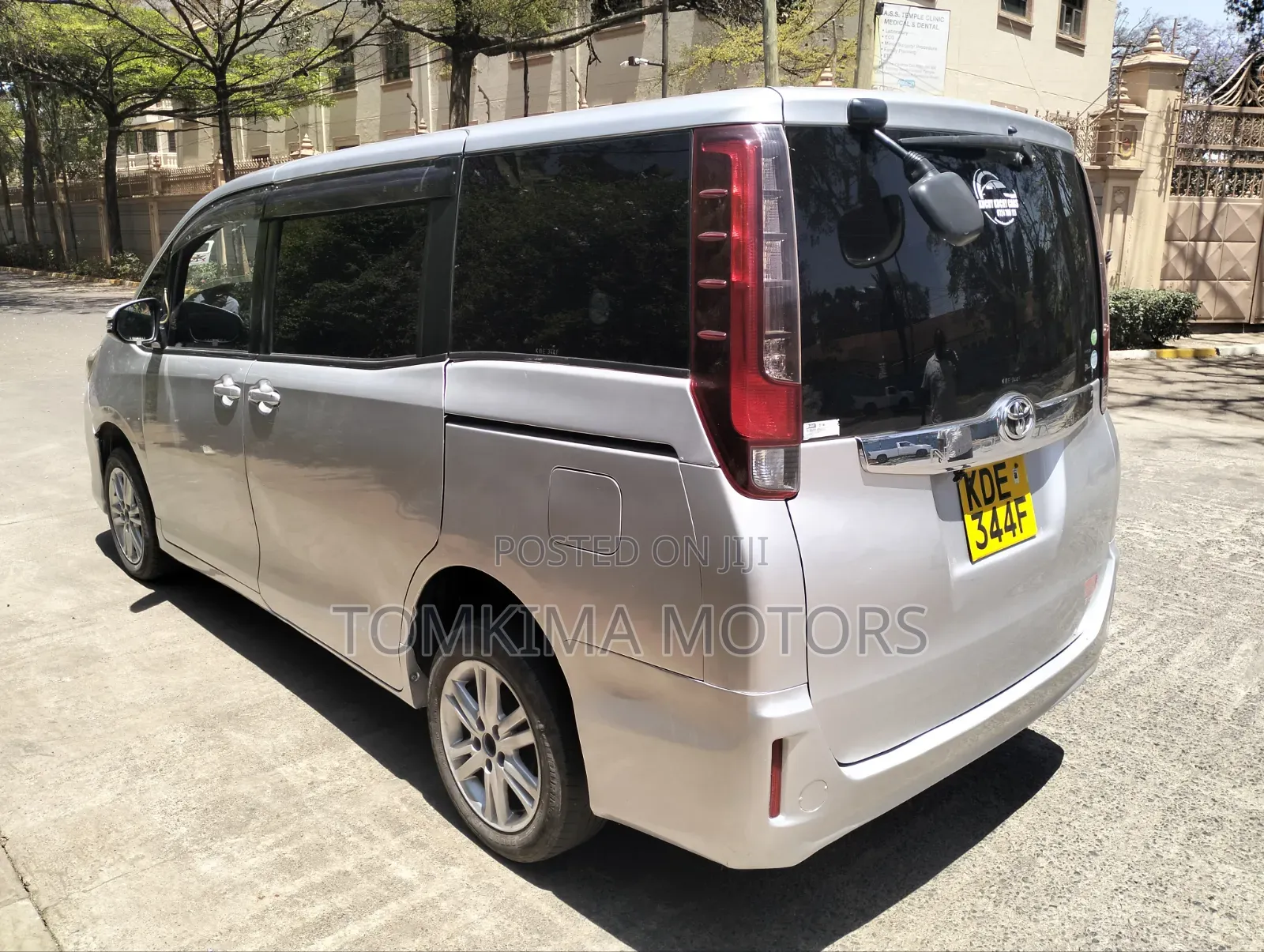 Toyota Noah 2015 Silver