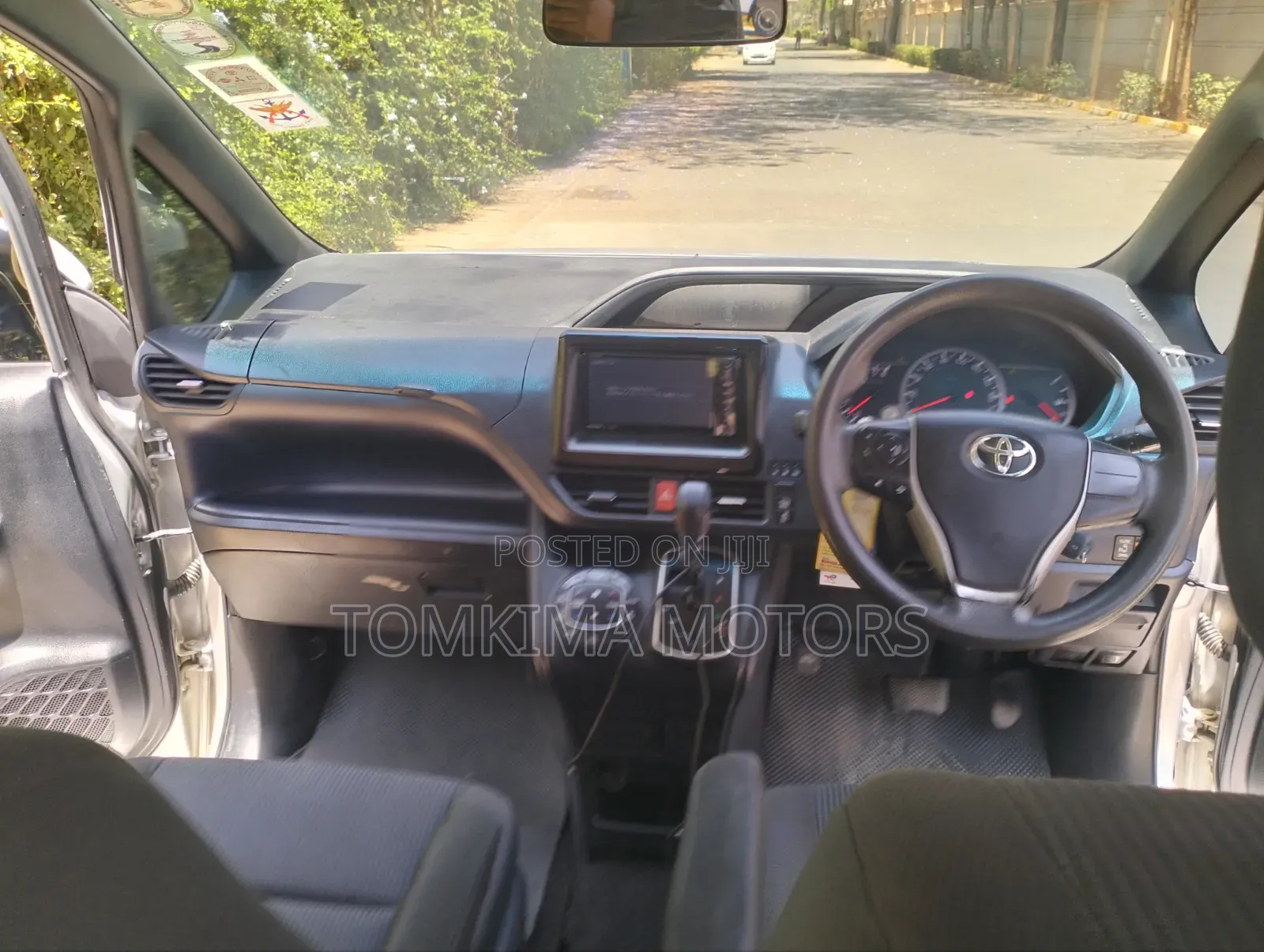 Toyota Noah 2015 Silver