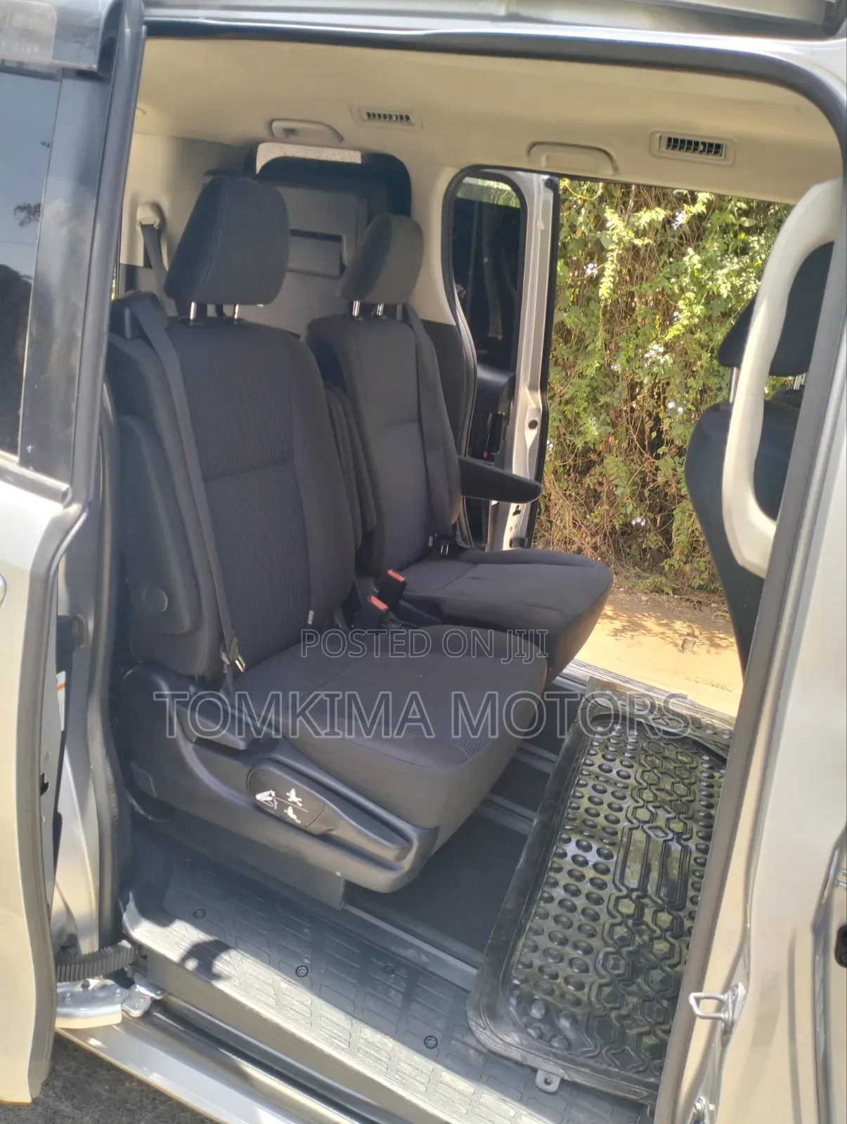 Toyota Noah 2015 Silver