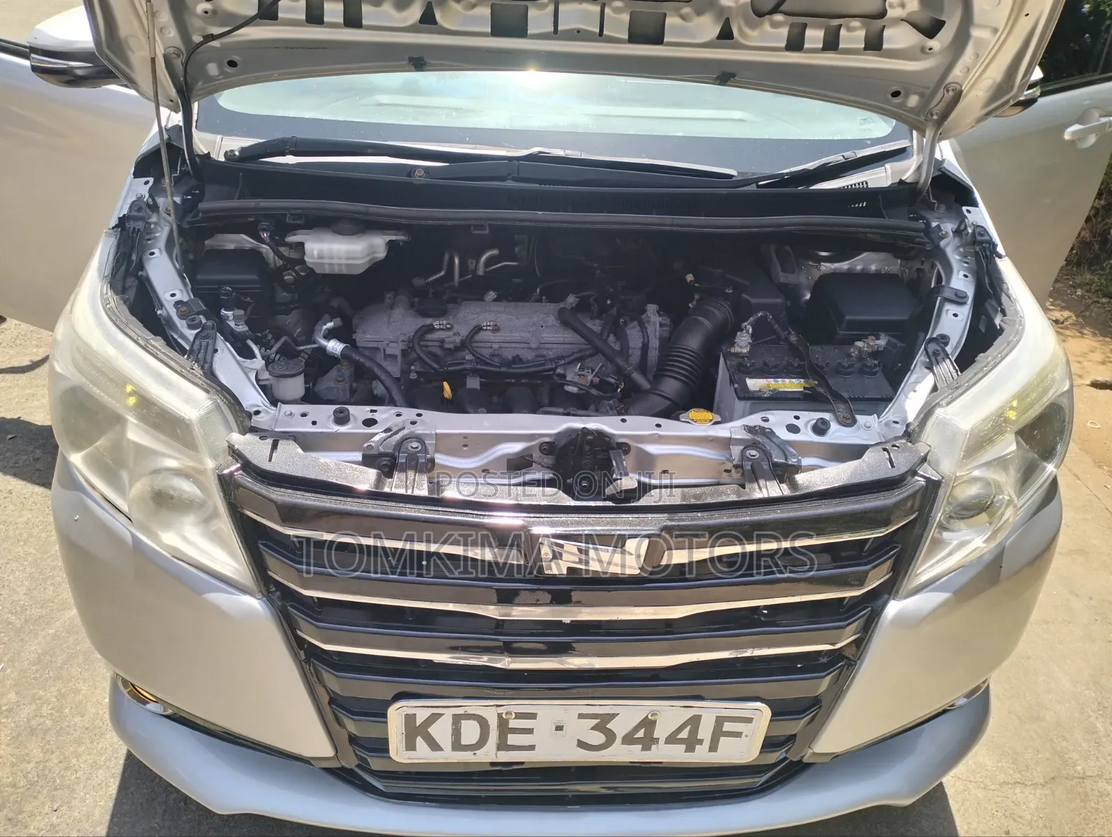 Toyota Noah 2015 Silver