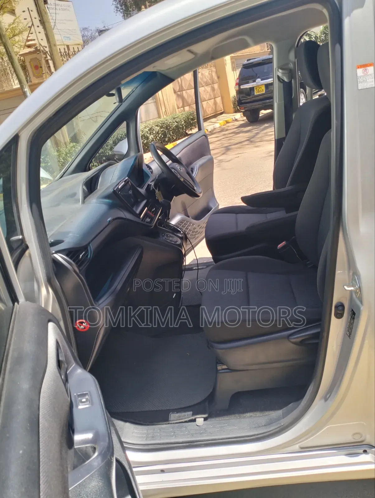 Toyota Noah 2015 Silver