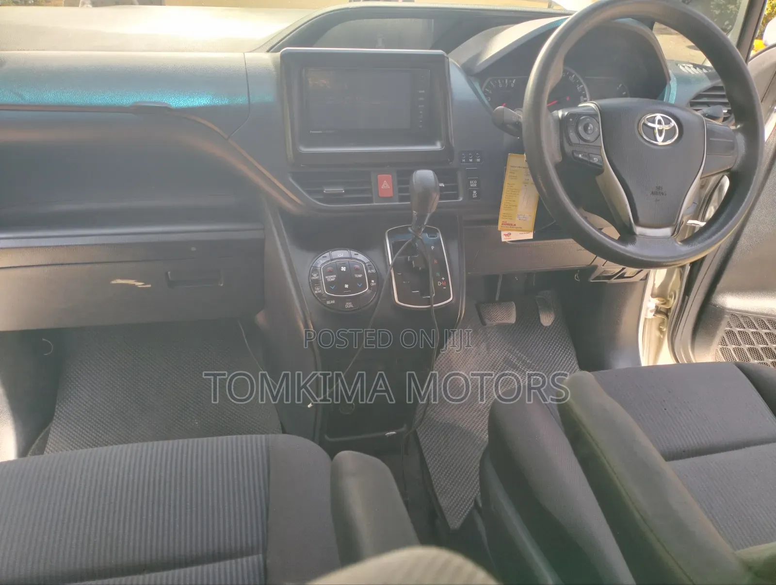Toyota Noah 2015 Silver