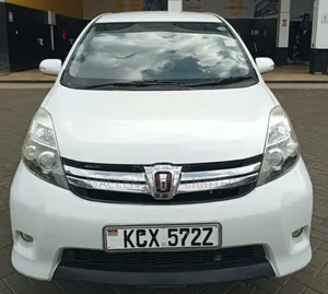 Toyota ISIS 2013 White