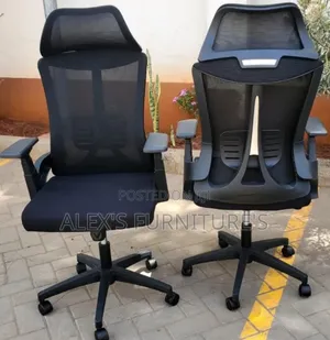 Plastice Office Chairs/×2 Comfort Chair
