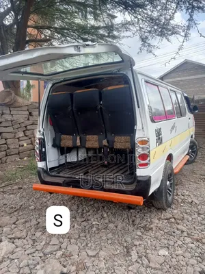 Toyota HiAce 2000 White
