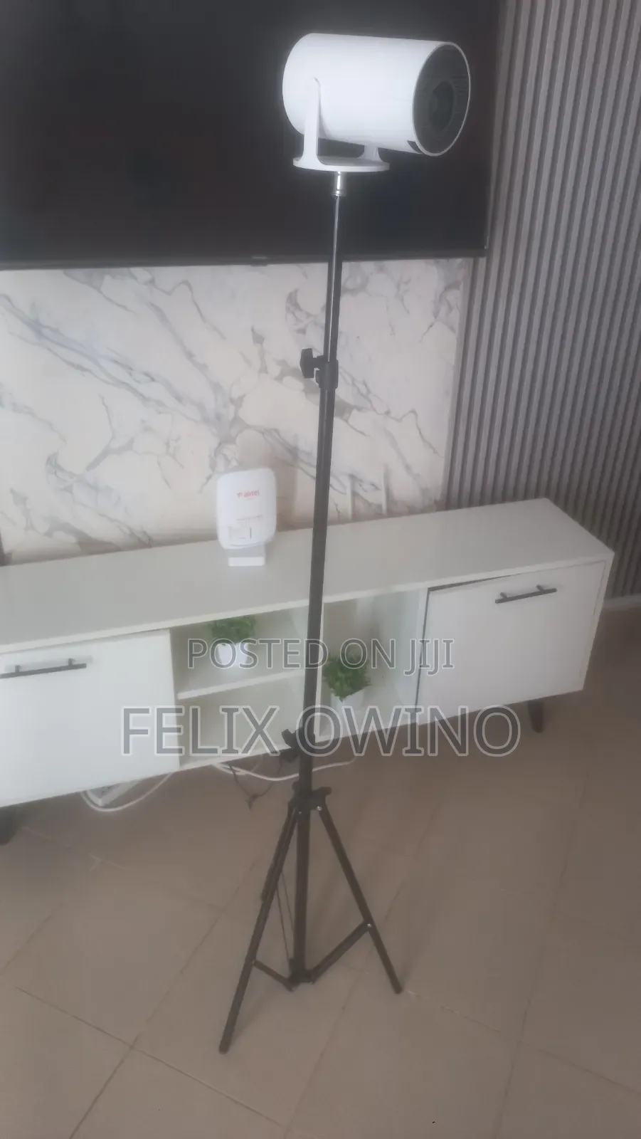 HY 300 Projector and Tripod Stand
