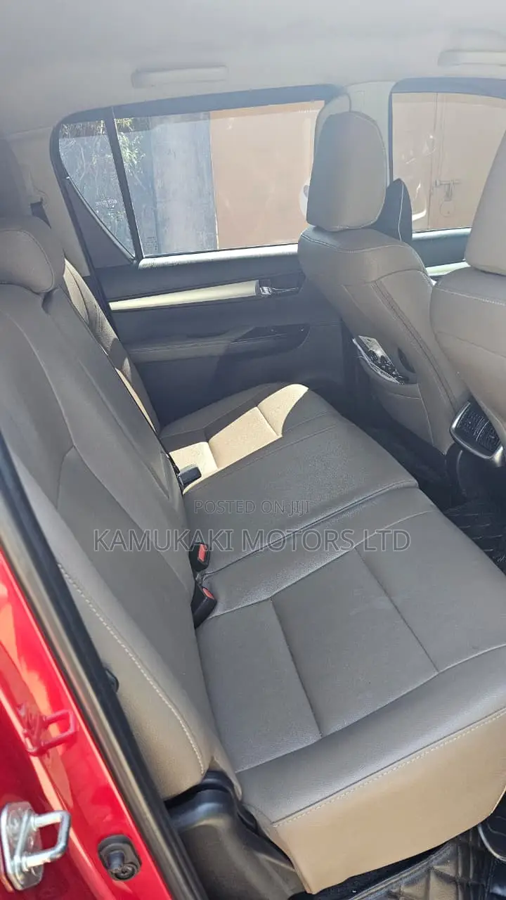 Toyota Hilux 2015 Red